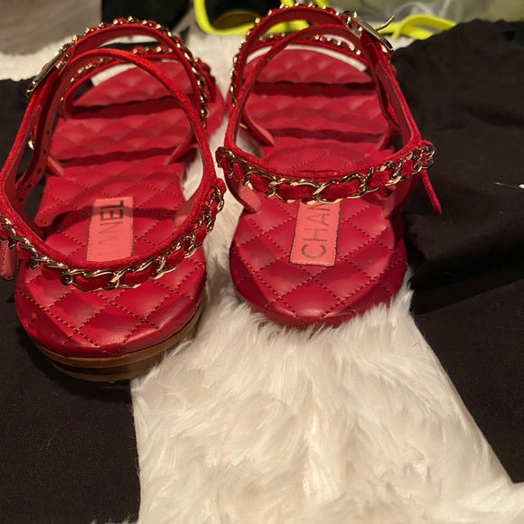 CHANEL RARE Red and Gold Sandals - Picture 3 of 11